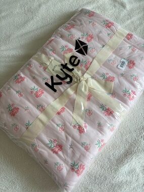 Kyte BABY Pink Floral Quilted Baby Blanket